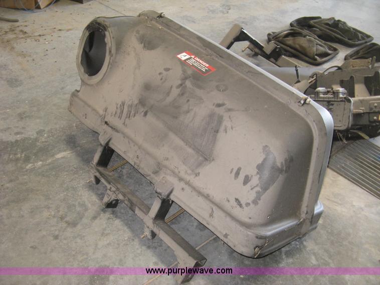 image for item H8570 2010 John Deere 2305HST MFWD utility tractor