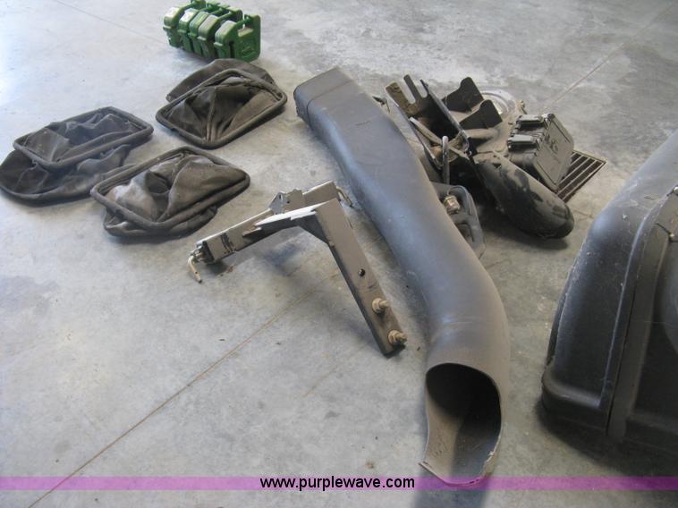 image for item H8570 2010 John Deere 2305HST MFWD utility tractor