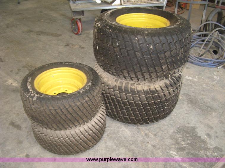 image for item H8570 2010 John Deere 2305HST MFWD utility tractor