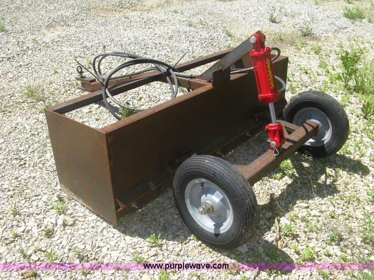 image for item H8570 2010 John Deere 2305HST MFWD utility tractor