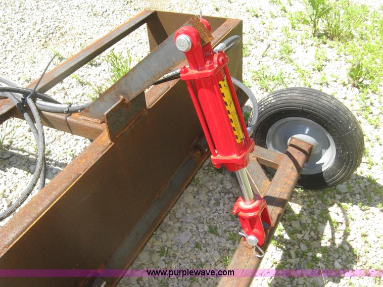 image for item H8570 2010 John Deere 2305HST MFWD utility tractor