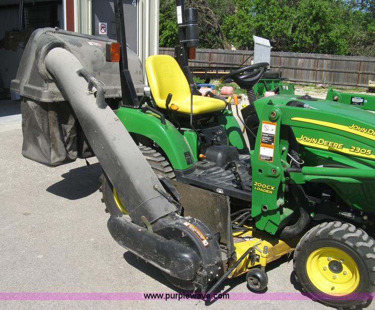 image for item H8570 2010 John Deere 2305HST MFWD utility tractor