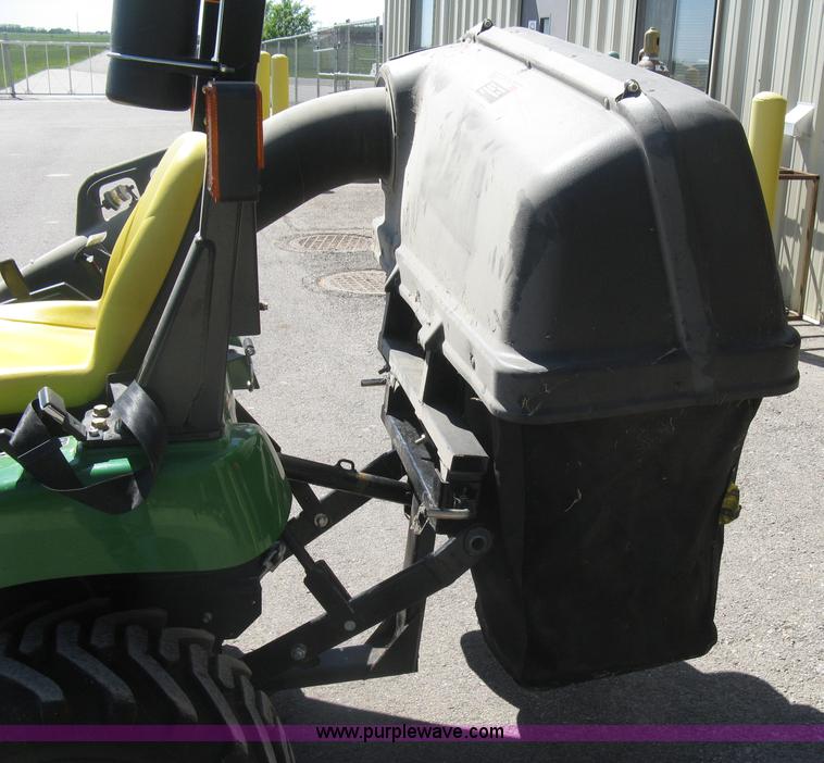 image for item H8570 2010 John Deere 2305HST MFWD utility tractor