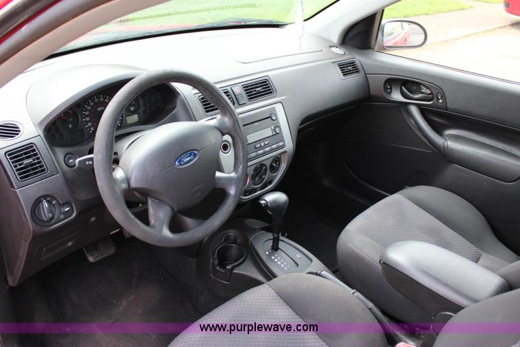 image for item I1666 2007 Ford Focus ZX3 SE