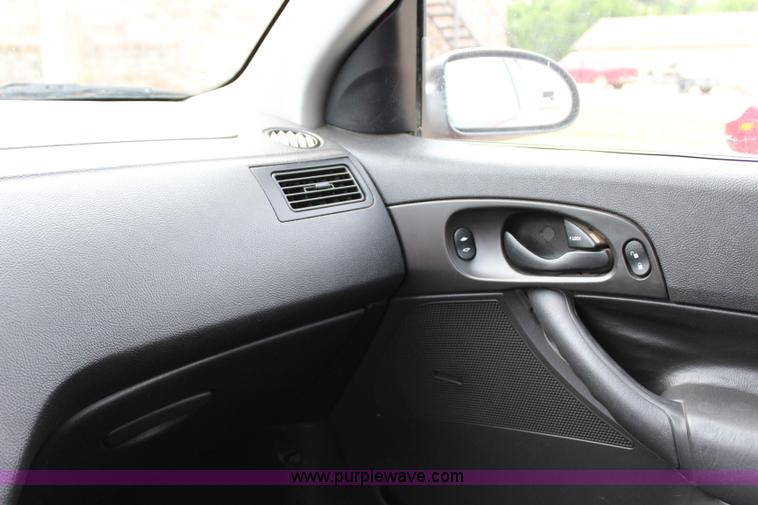 image for item I1666 2007 Ford Focus ZX3 SE