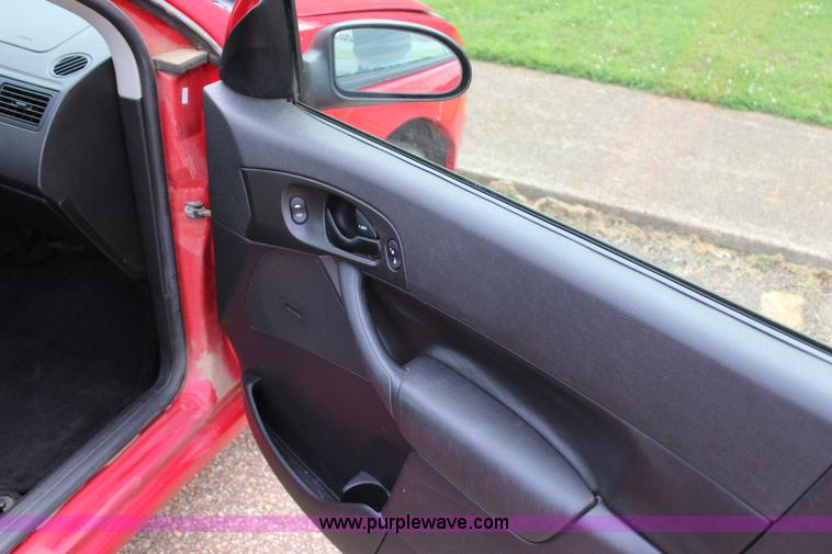 image for item I1666 2007 Ford Focus ZX3 SE