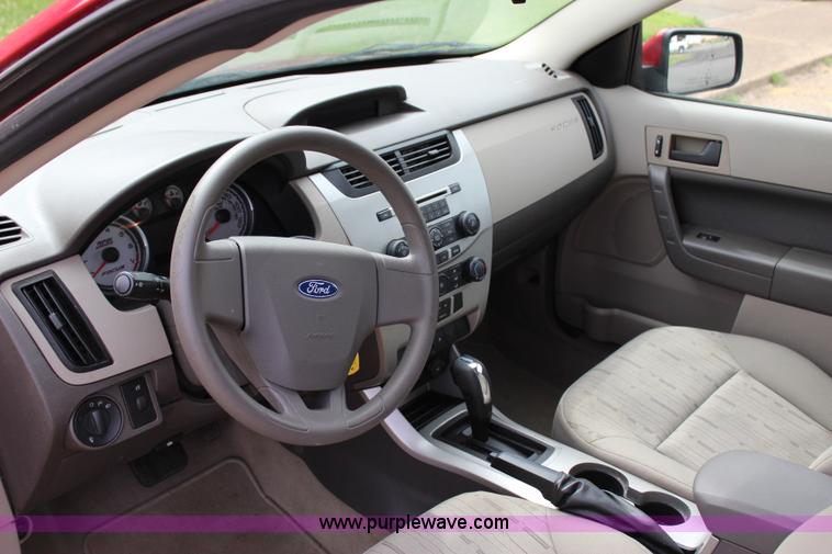 image for item I1667 2010 Ford Focus SE