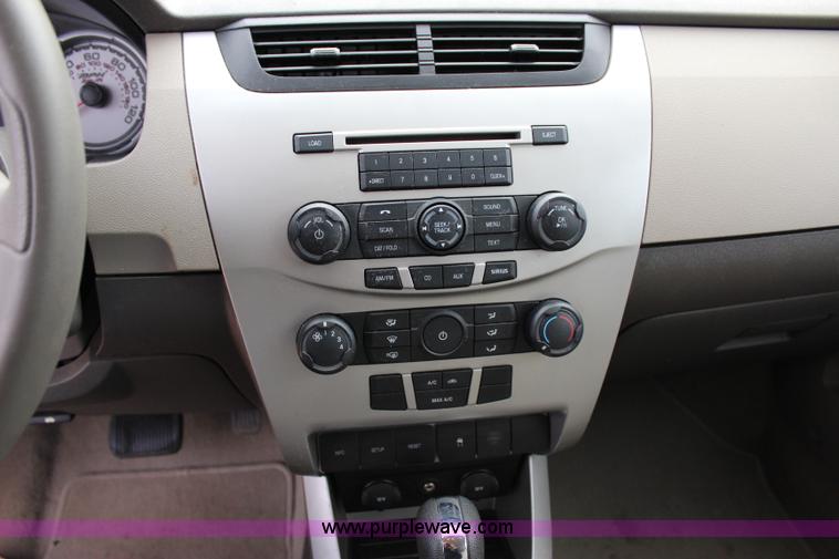image for item I1667 2010 Ford Focus SE