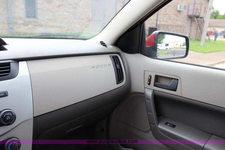 image for item I1667 2010 Ford Focus SE