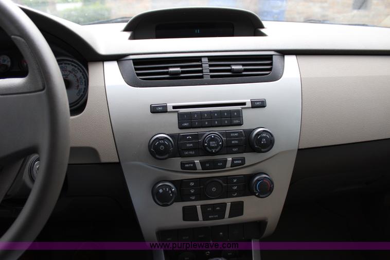 image for item I1668 2010 Ford Focus SE