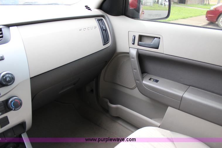 image for item I1668 2010 Ford Focus SE