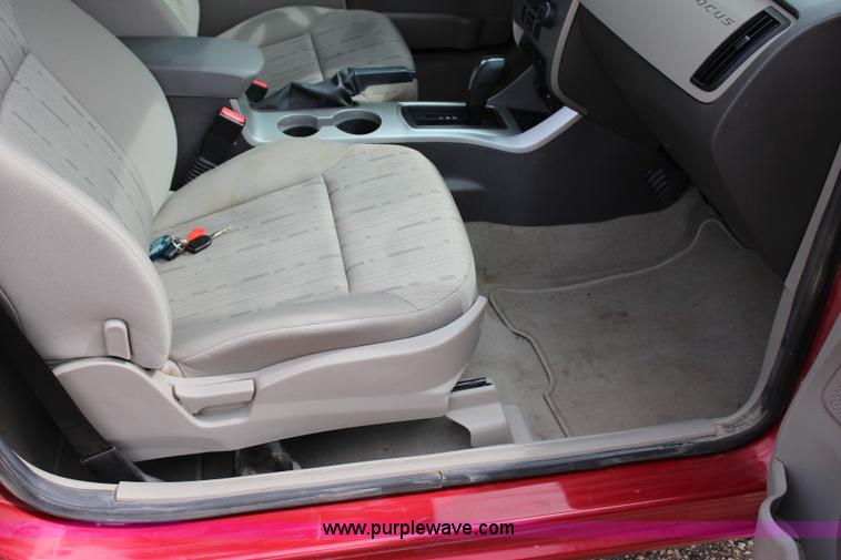 image for item I1668 2010 Ford Focus SE