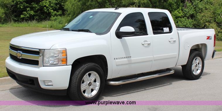 image for item I1699 2008 Chevrolet Silverado 1500 pickup truck