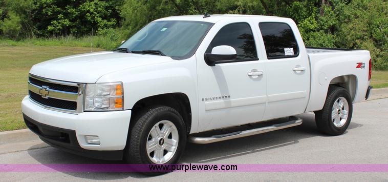 image for item I1699 2008 Chevrolet Silverado 1500 pickup truck
