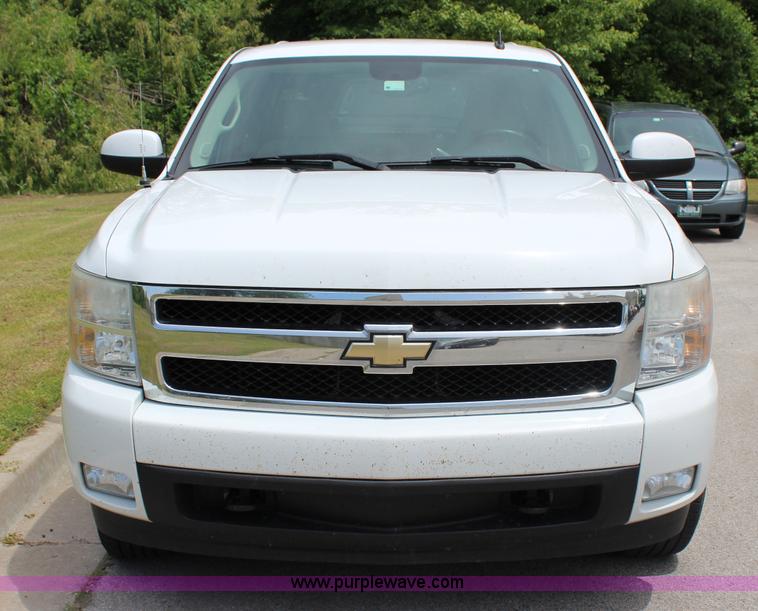 image for item I1699 2008 Chevrolet Silverado 1500 pickup truck