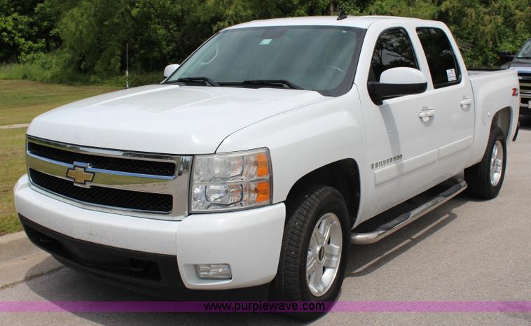 image for item I1699 2008 Chevrolet Silverado 1500 pickup truck