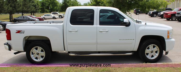 image for item I1699 2008 Chevrolet Silverado 1500 pickup truck