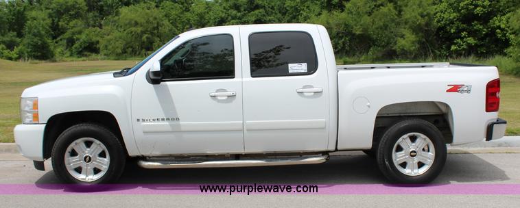 image for item I1699 2008 Chevrolet Silverado 1500 pickup truck