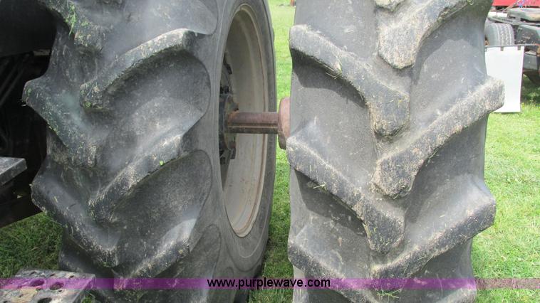 image for item I3001 1984 Case 2394 tractor