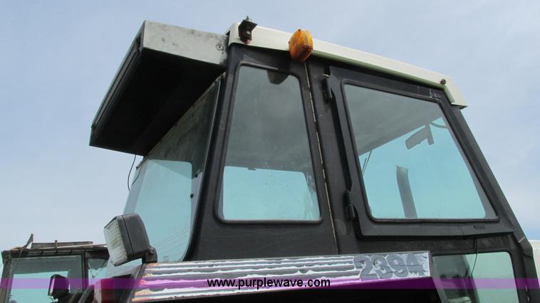 image for item I3001 1984 Case 2394 tractor