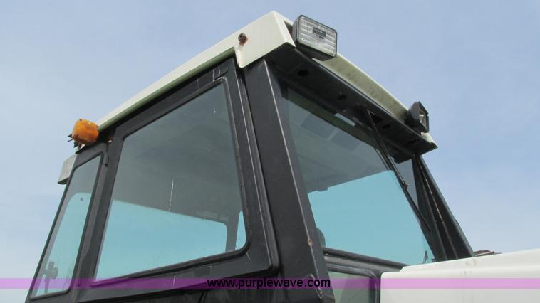 image for item I3001 1984 Case 2394 tractor