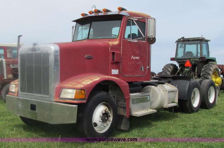 image for item I3002 1989 Peterbilt 375 semi truck