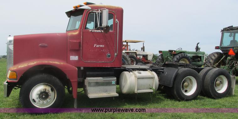 image for item I3002 1989 Peterbilt 375 semi truck