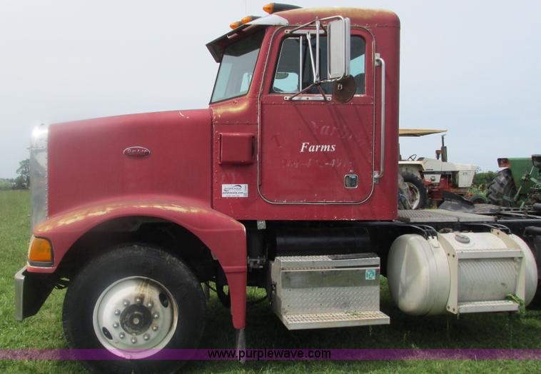 image for item I3002 1989 Peterbilt 375 semi truck