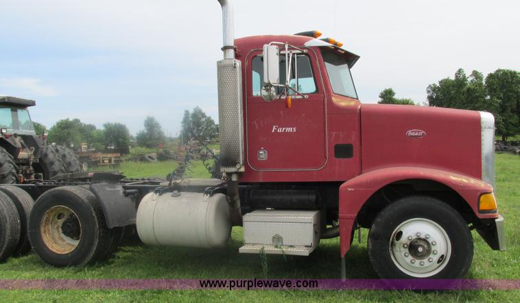 image for item I3002 1989 Peterbilt 375 semi truck