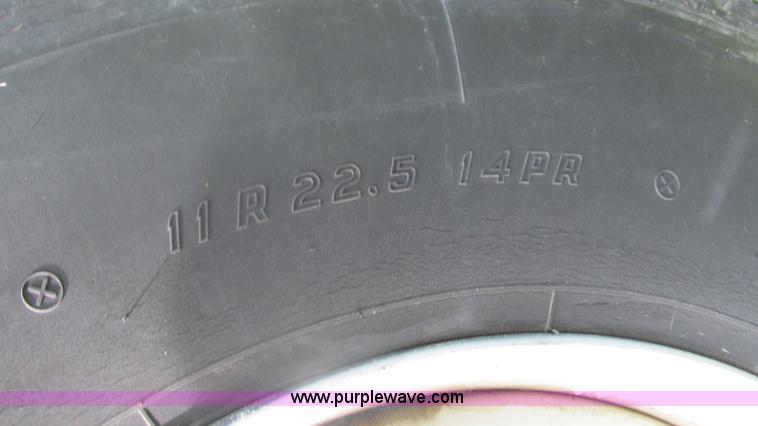 image for item I3002 1989 Peterbilt 375 semi truck