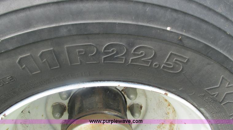 image for item I3002 1989 Peterbilt 375 semi truck