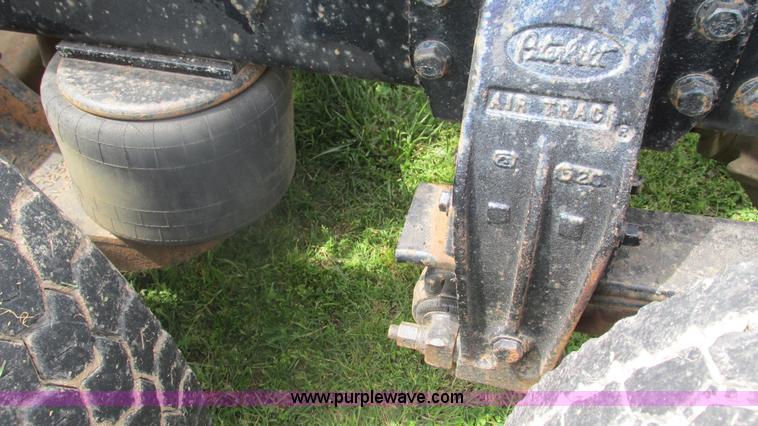 image for item I3002 1989 Peterbilt 375 semi truck