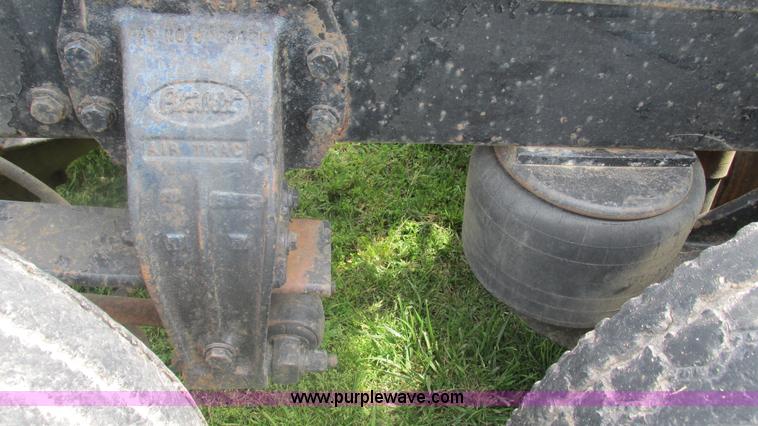 image for item I3002 1989 Peterbilt 375 semi truck