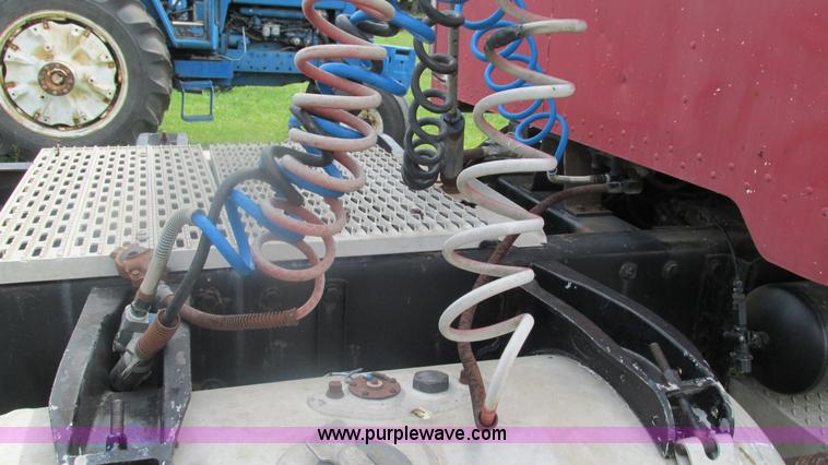 image for item I3002 1989 Peterbilt 375 semi truck