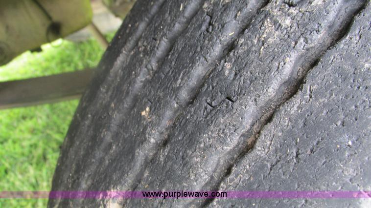 image for item I3002 1989 Peterbilt 375 semi truck