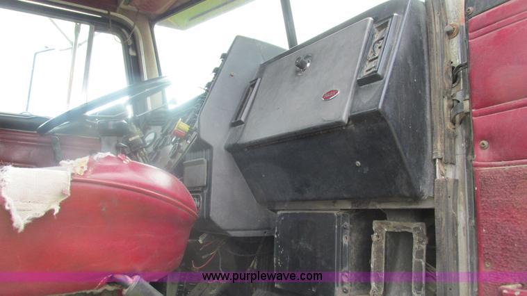 image for item I3002 1989 Peterbilt 375 semi truck