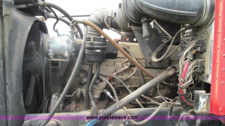 image for item I3002 1989 Peterbilt 375 semi truck