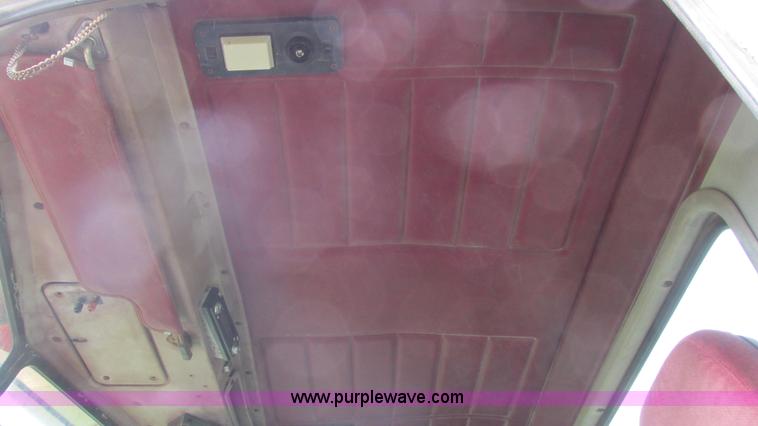 image for item I3002 1989 Peterbilt 375 semi truck