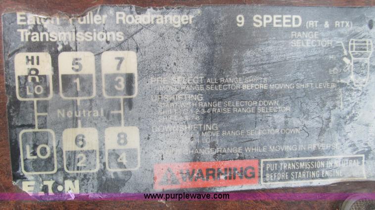 image for item I3002 1989 Peterbilt 375 semi truck