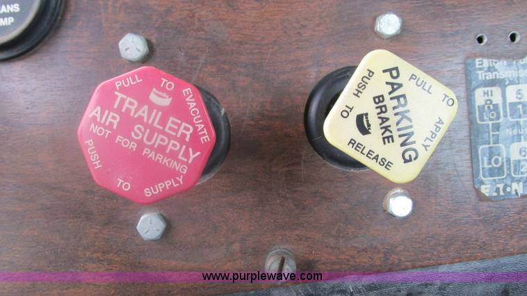 image for item I3002 1989 Peterbilt 375 semi truck