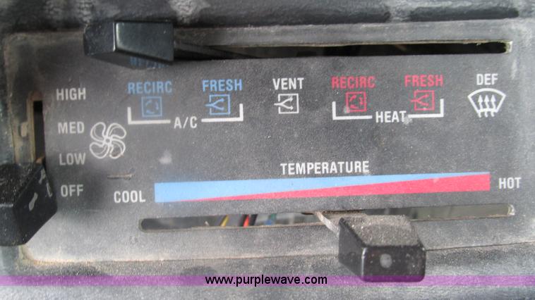 image for item I3002 1989 Peterbilt 375 semi truck