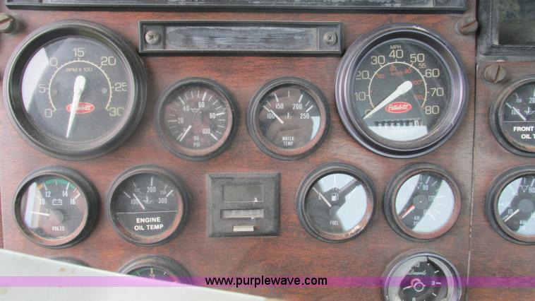 image for item I3002 1989 Peterbilt 375 semi truck