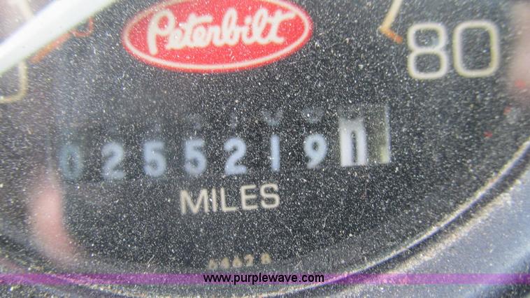 image for item I3002 1989 Peterbilt 375 semi truck