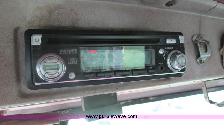 image for item I3002 1989 Peterbilt 375 semi truck