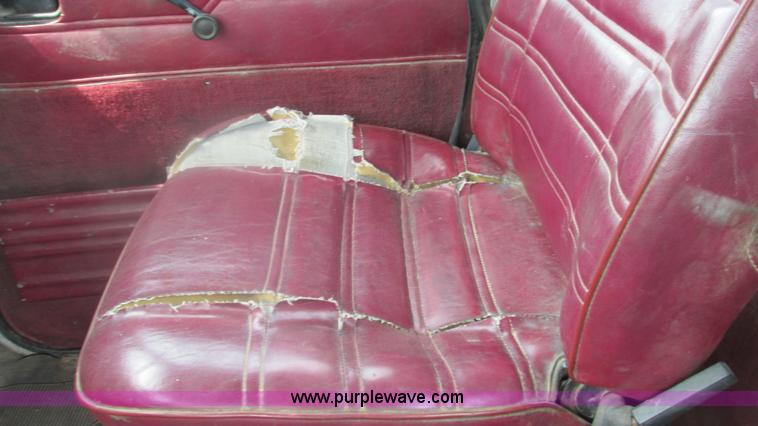 image for item I3002 1989 Peterbilt 375 semi truck