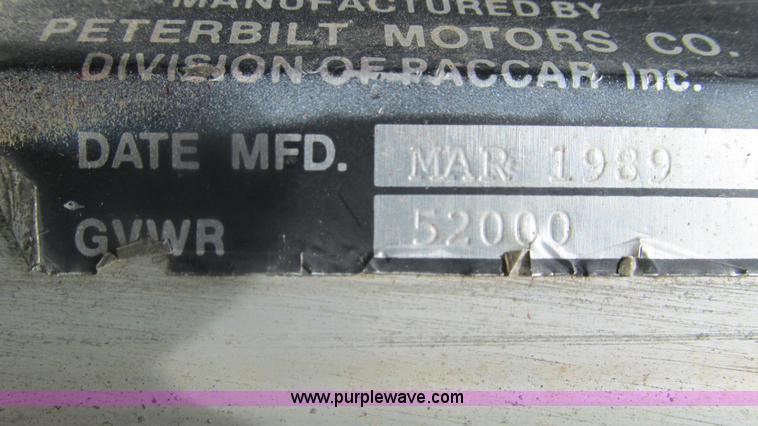 image for item I3002 1989 Peterbilt 375 semi truck