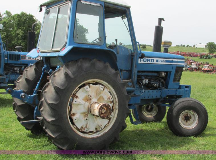 image for item I3003 1978 Ford 9700 tractor
