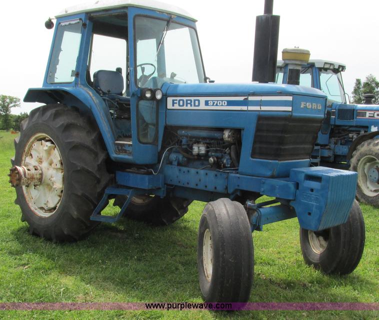 image for item I3003 1978 Ford 9700 tractor
