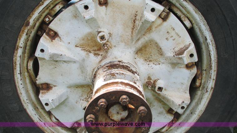 image for item I3003 1978 Ford 9700 tractor