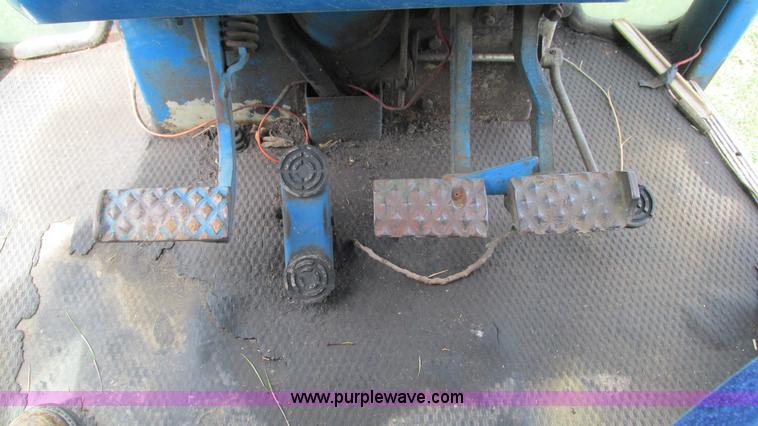image for item I3003 1978 Ford 9700 tractor